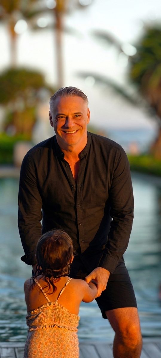Julien Uhlig with family in Bali at sunset